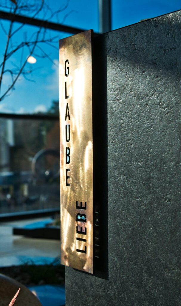 Moderner Grabstein max böse Grabmale